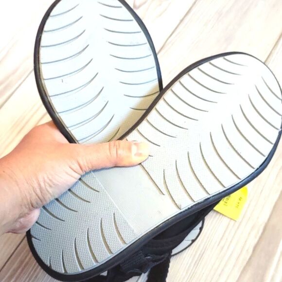 (8-1768)   All in Motion Sandals Size 6 - Picture 4 of 9